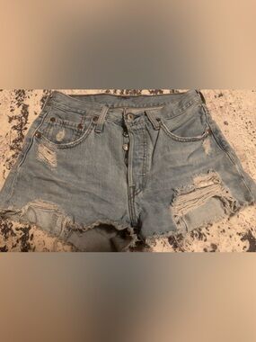 501 woman’s Levi shorts pickup